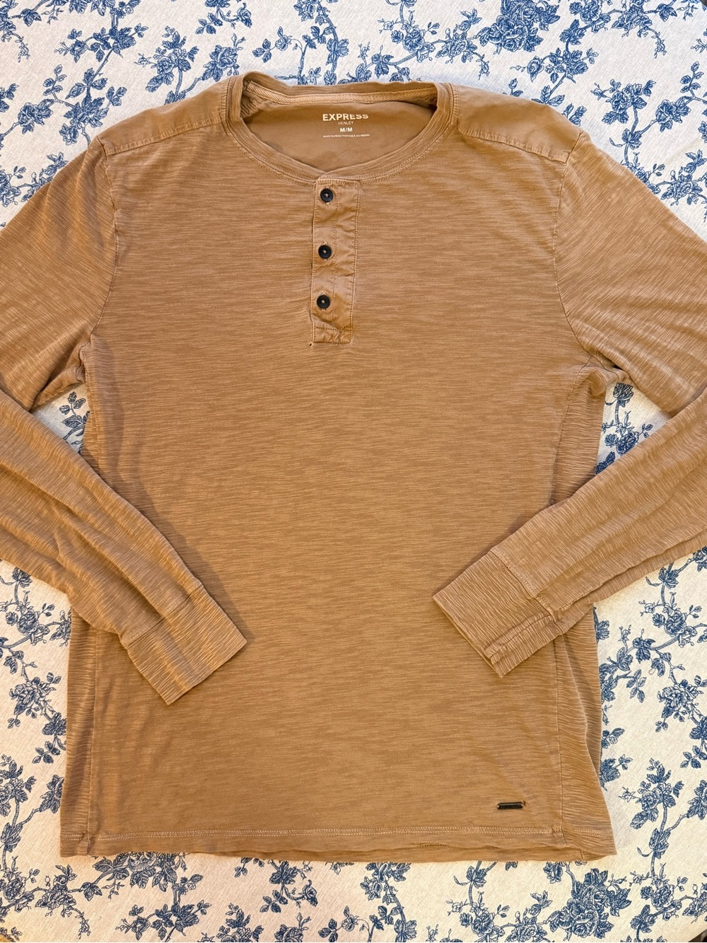Express Men’s Long-Sleeve Henley Shirt - Tan Brown